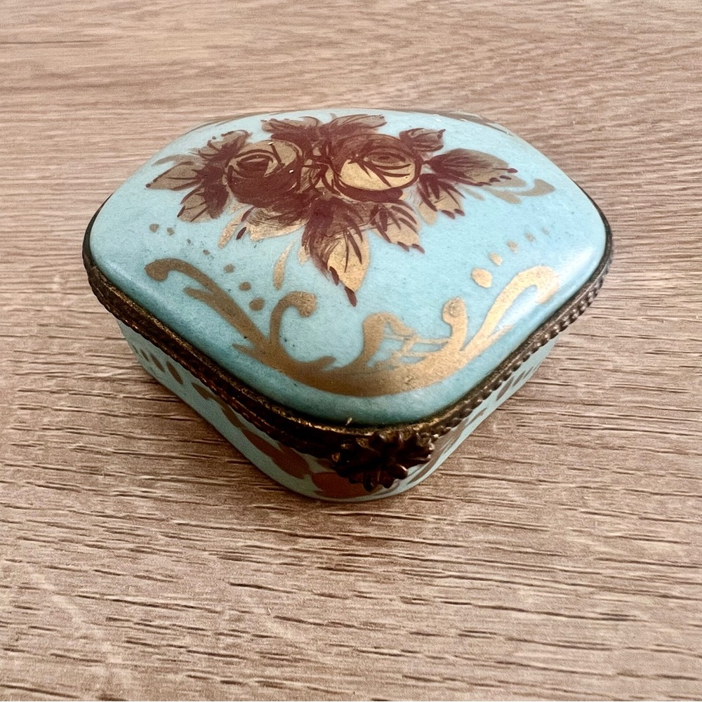 Vintage Limoges France‎ Peint Main Porcelain Trinket Box Blue With Gold Flowers